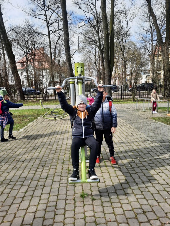 ZDJĘCIE UCZNIÓW W PALMIARNI